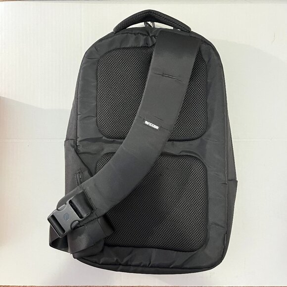 Incase sling laptop backpack - Picture 2 of 10